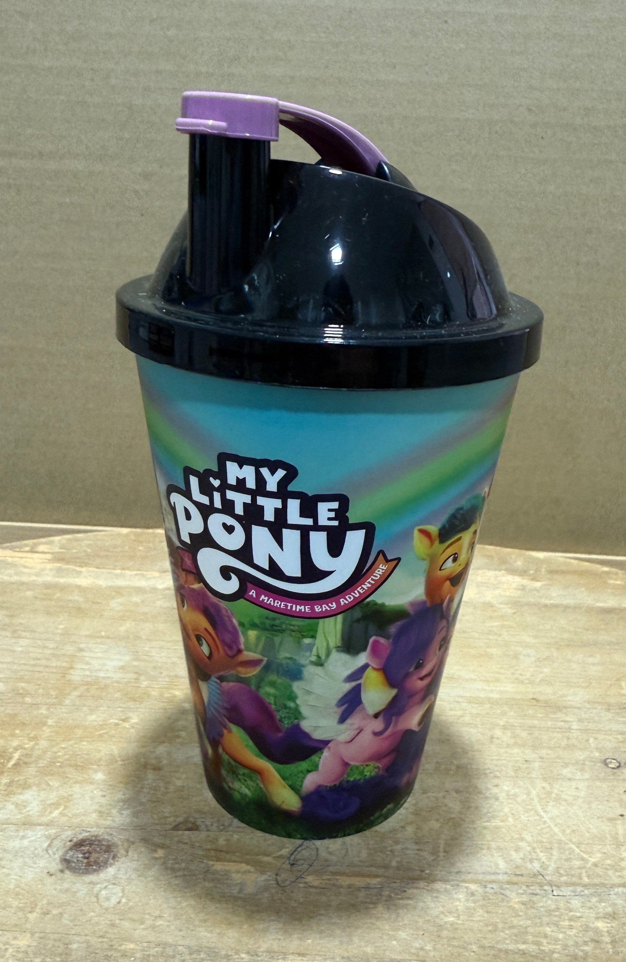 Kids character plastic cup with lid