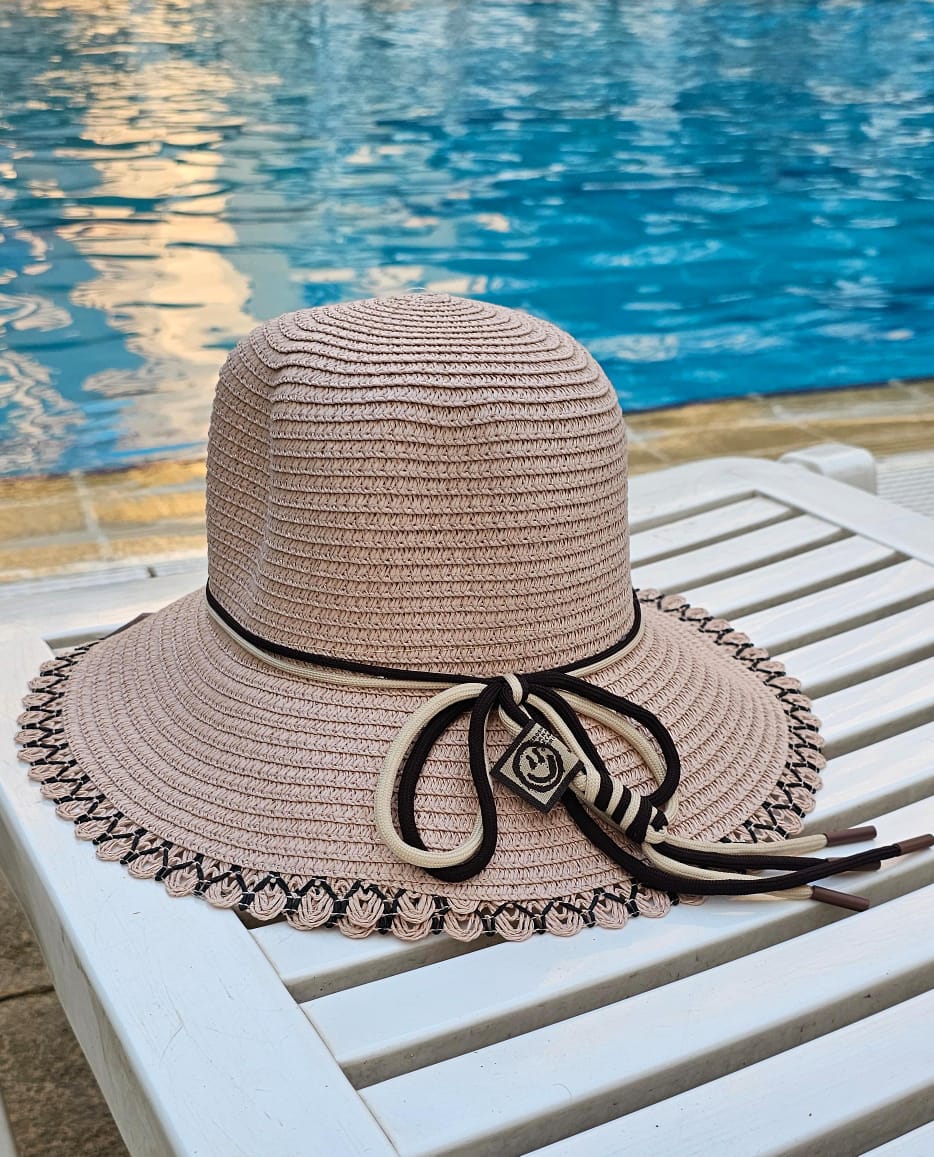 Beach straw hat with knot