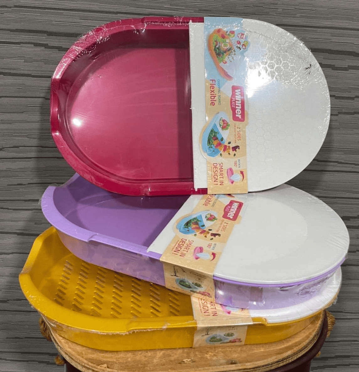 Plastic chopping board with 2 sides and 180 Degree rotation