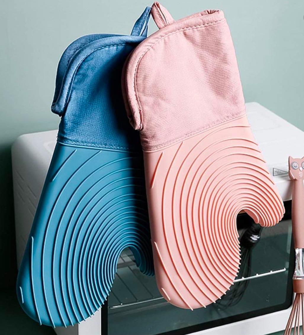 Heat resistant silicone gloves