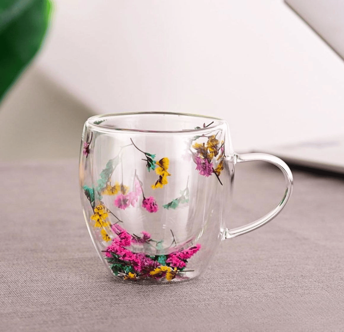 Double layer glass mug with dry flowers