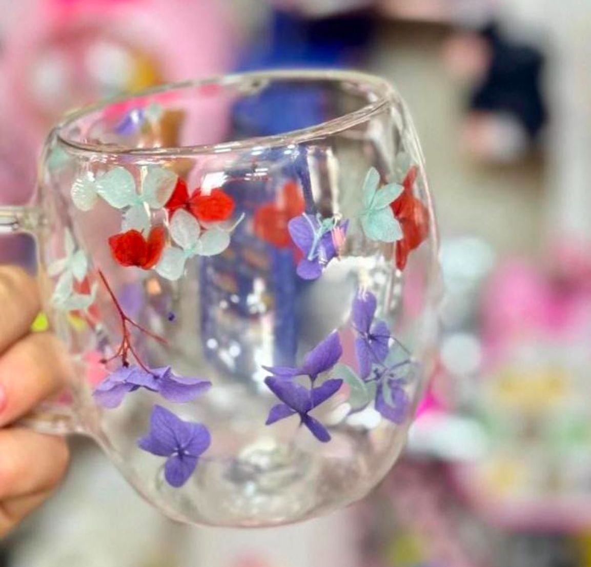 Double layer glass mug with dry flowers