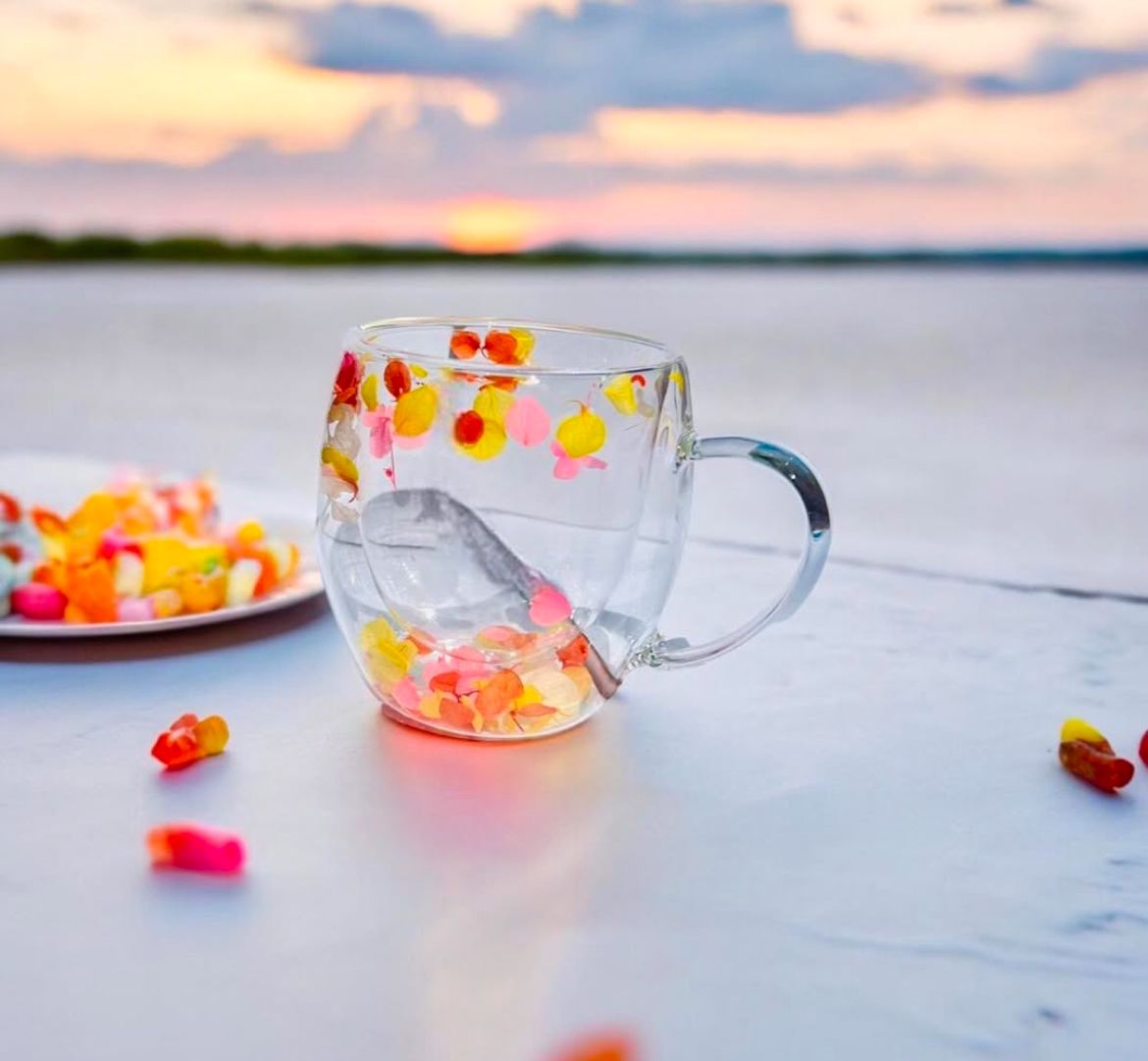 Double layer glass mug with dry flowers