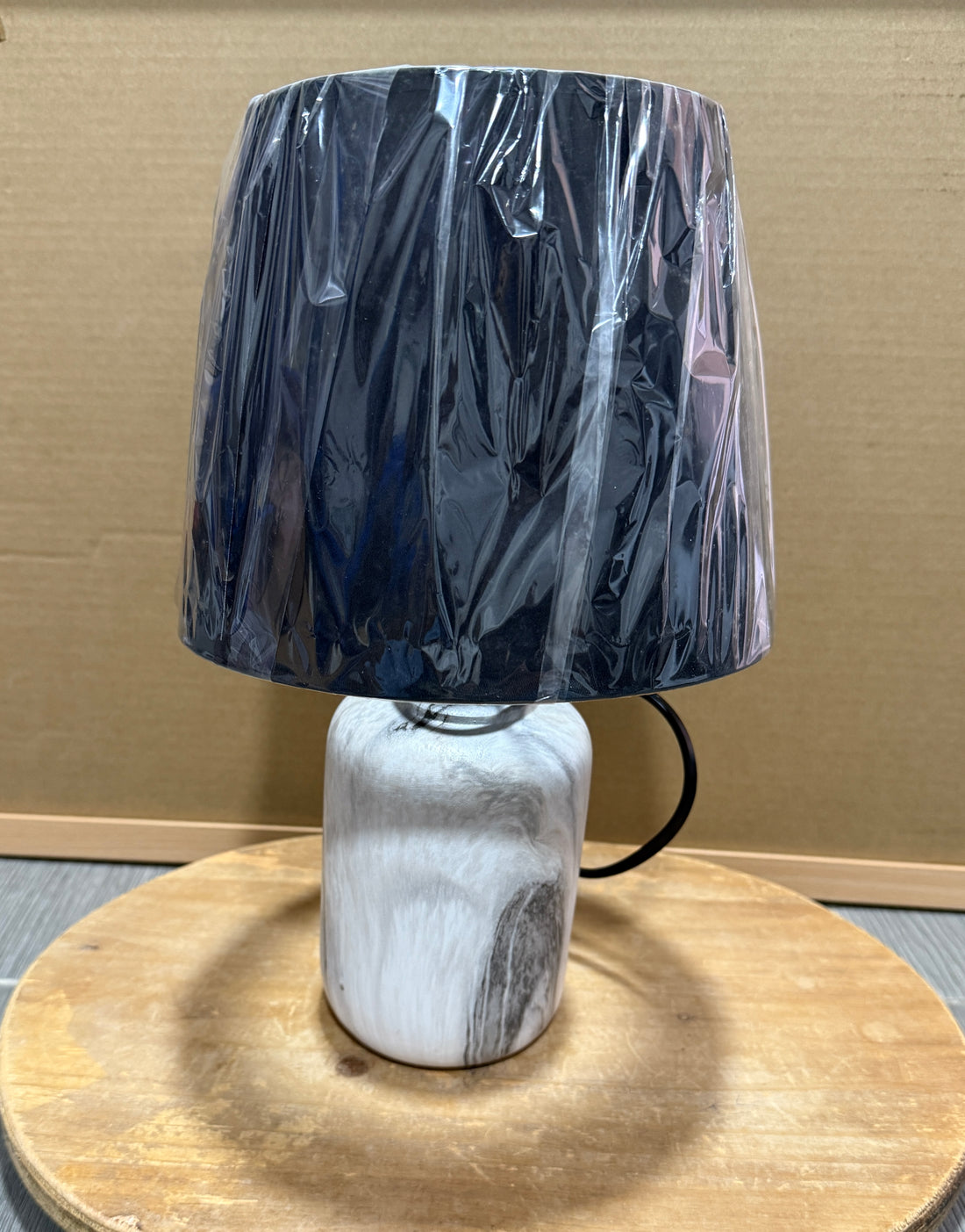 Modern design nightstand table lamp 8233