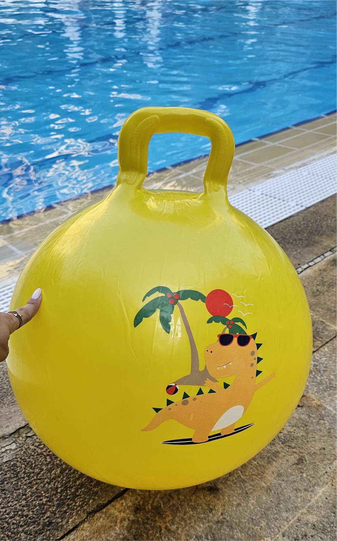Kids inflatable bouncing ball with handle