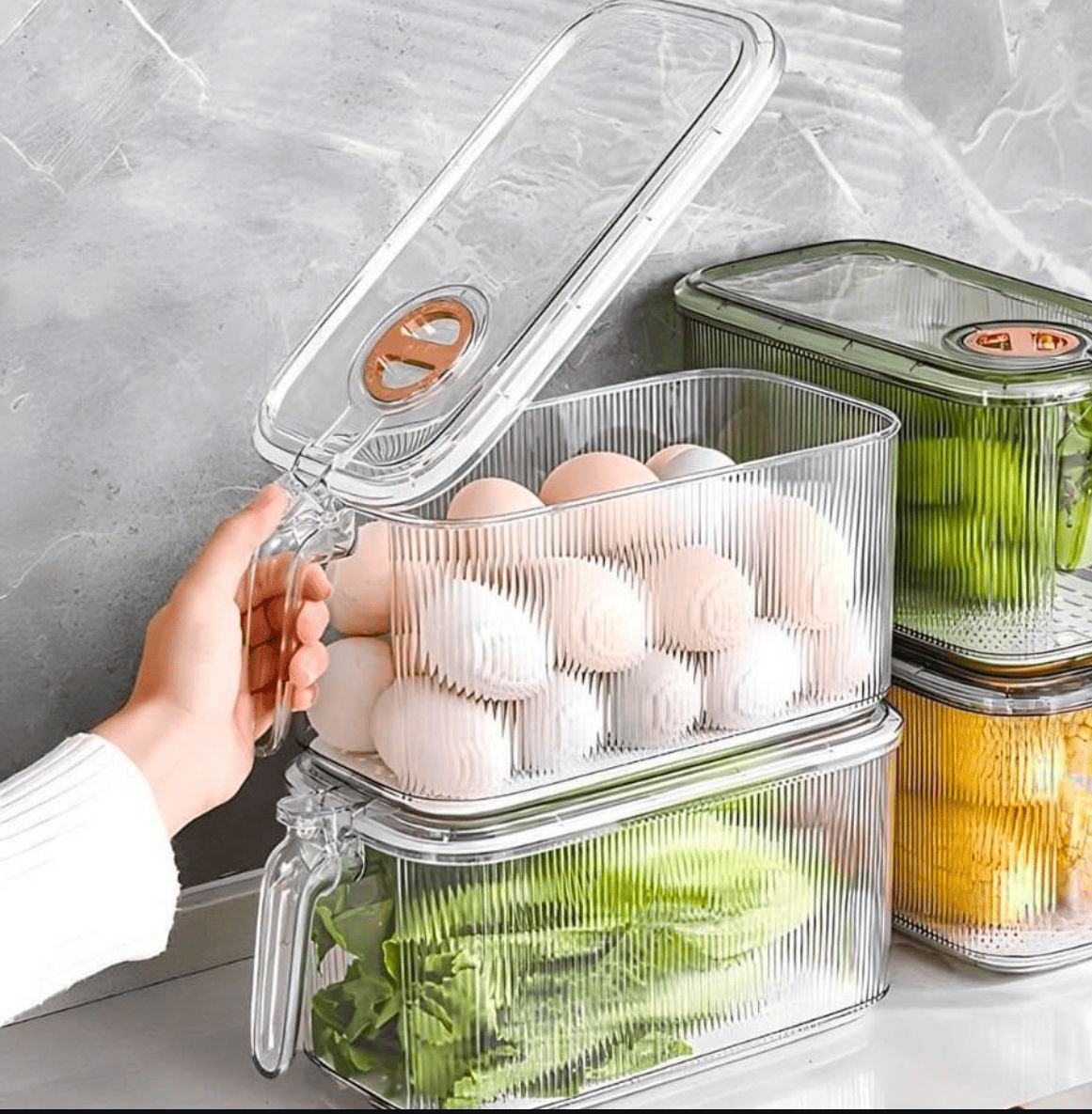 Fridge organizer with lid and drainer