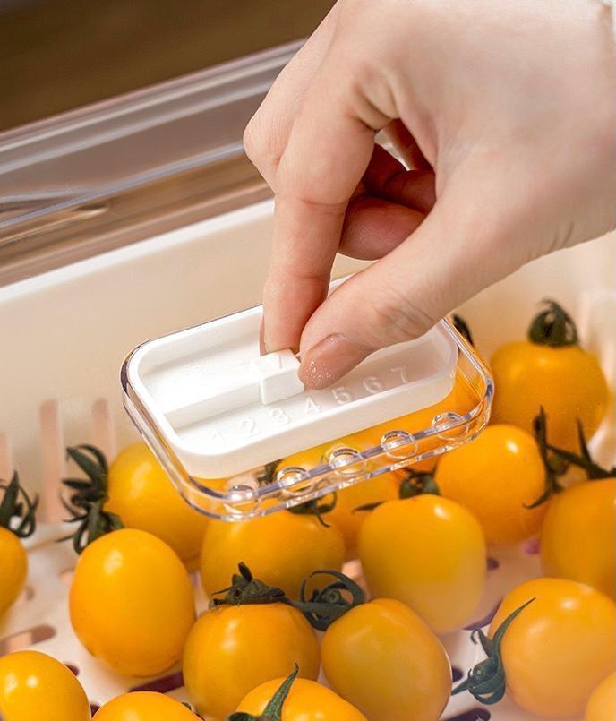 Refrigerator fresh keeping box with strainer 21*14*11cm