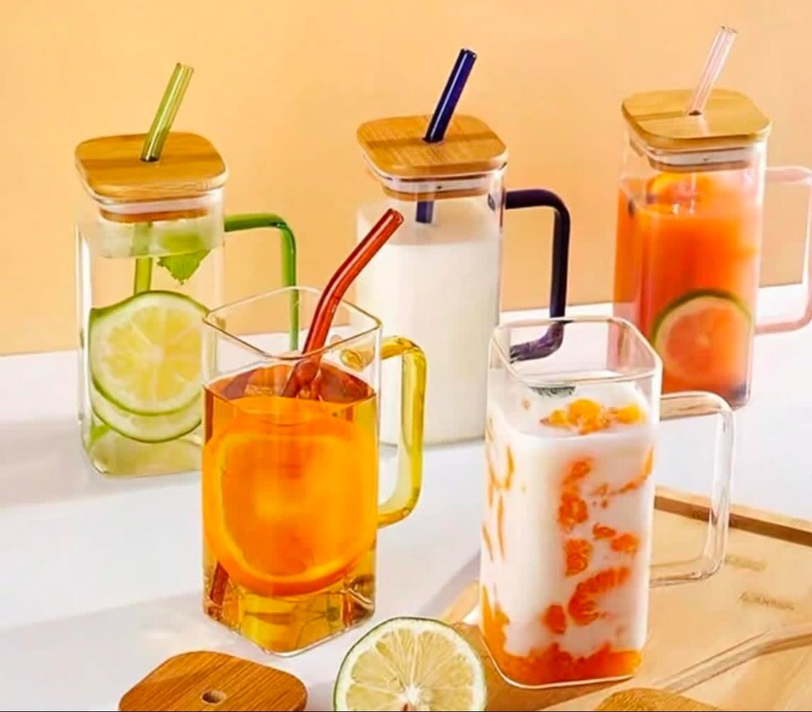 Glass mug square with wood lid and glass straw